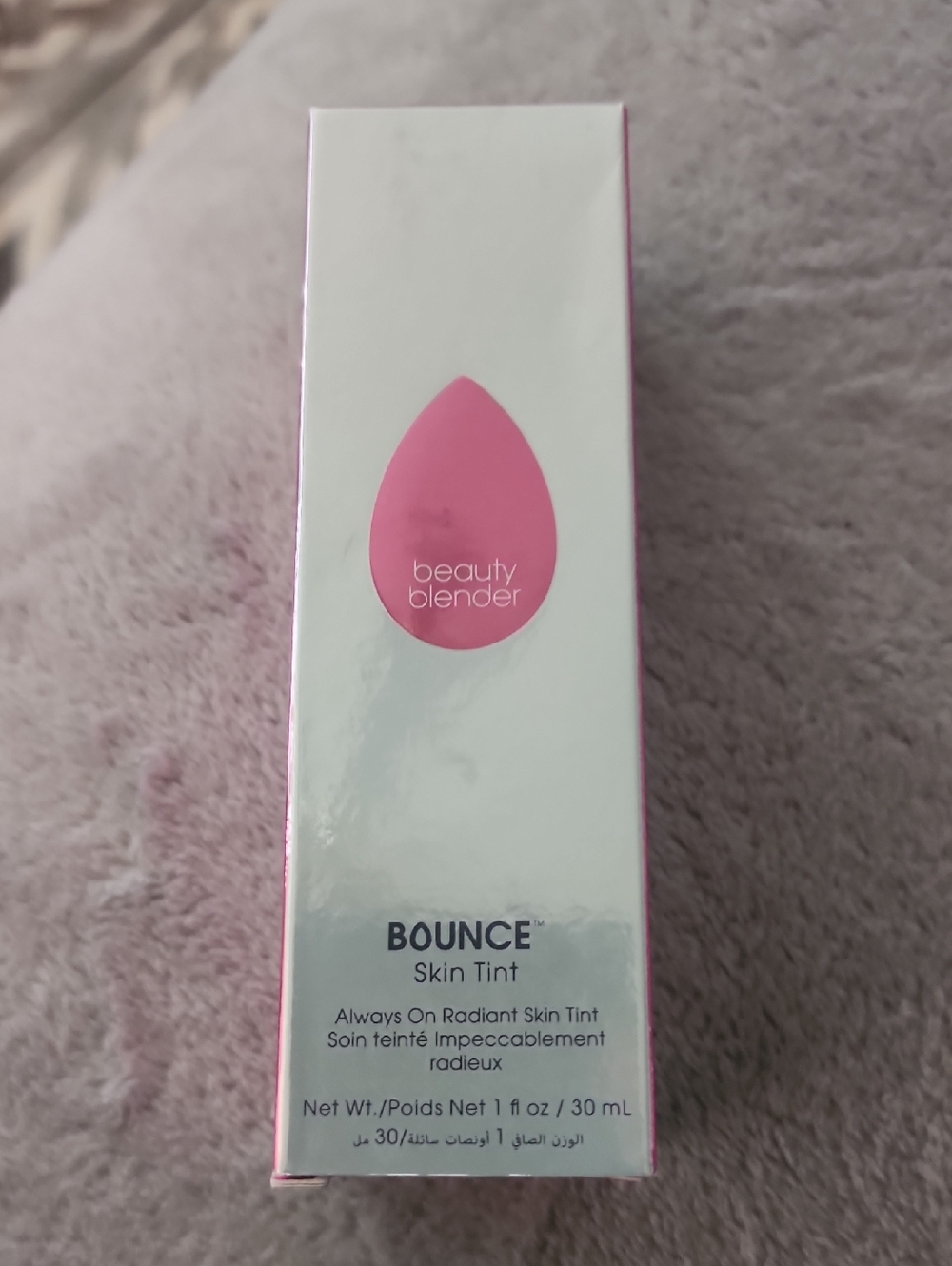Beautyblender Bounce Skin Tint - Pink & White Packaging